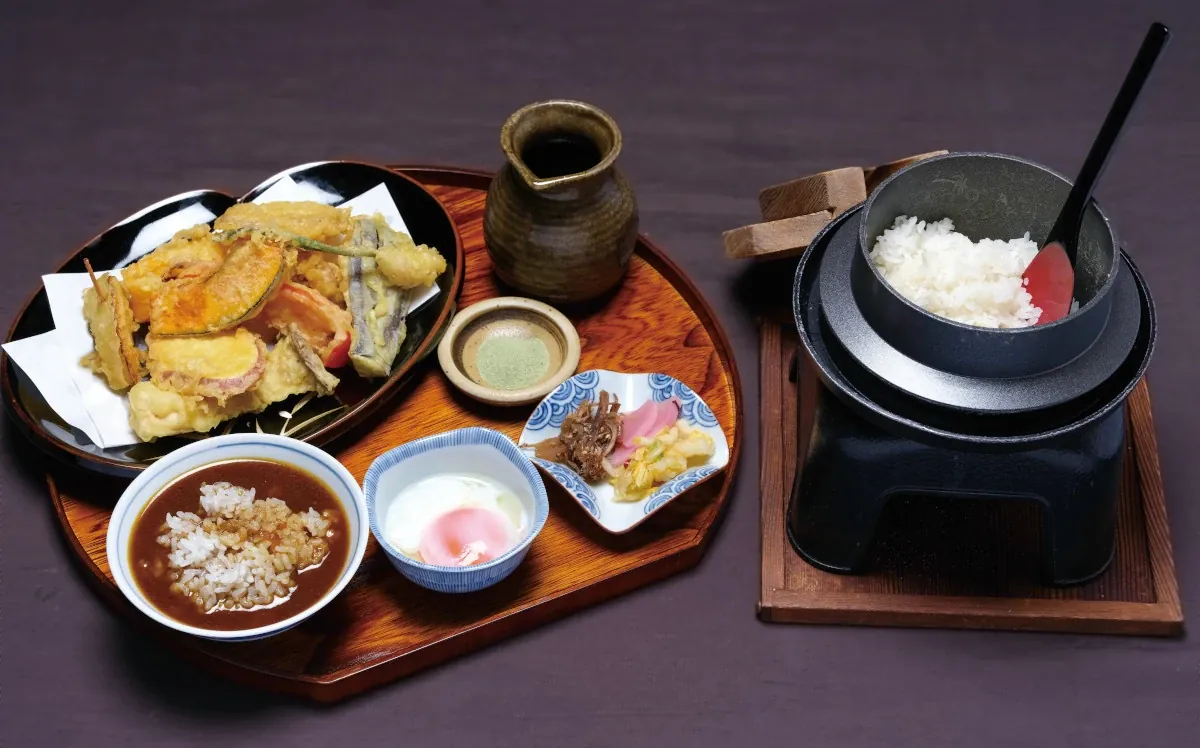 旬野菜の天ぷらとカリー茶漬のお膳