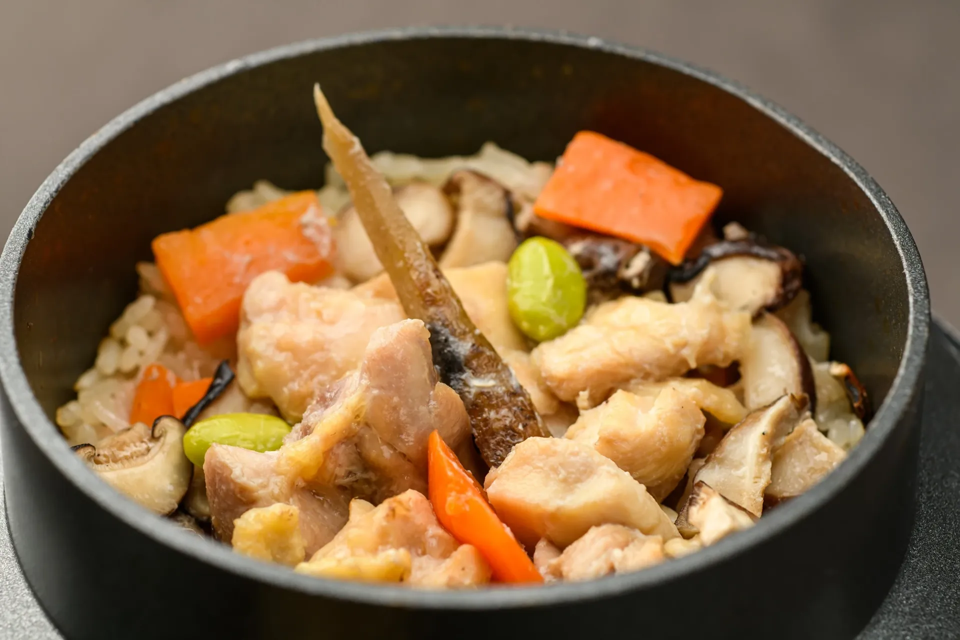 大和肉鶏の釜めし